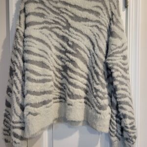 Eyeshadow Zebra Pattern Sweater - Cream and Gray